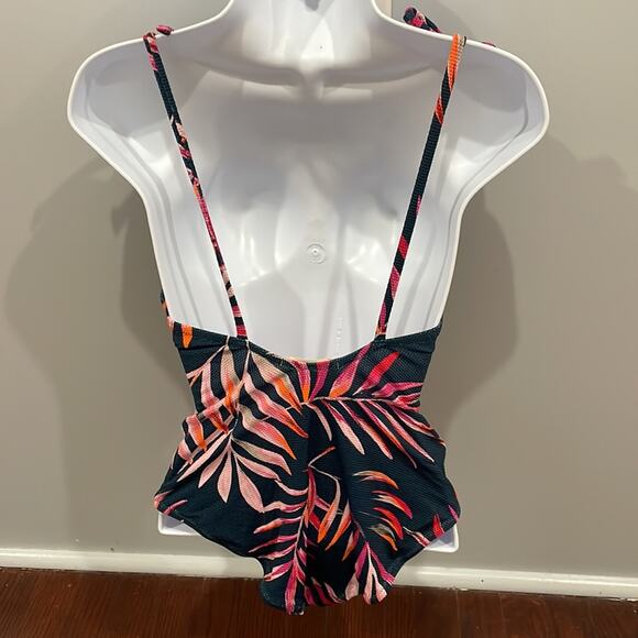 Jessica Simpson One Piece Tropical Swimsuit NWT  Sz Small - Picture 2 of 3